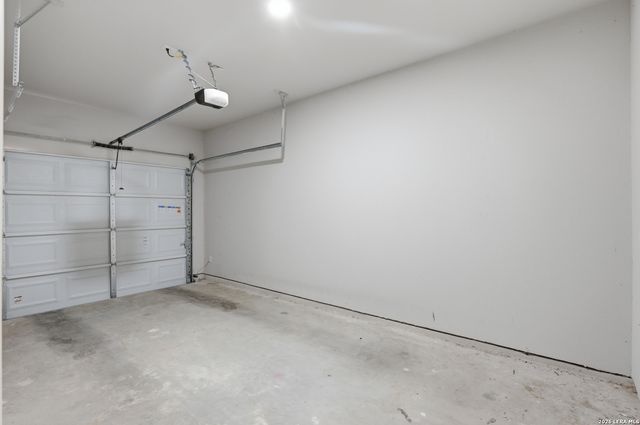 7239 Converse Ridge Ln, San Antonio, TX 78239