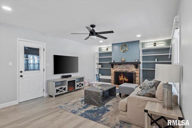 2612 ARLINGTON Drive, Springfield, IL 62704