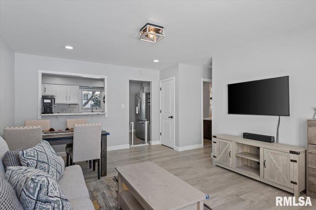 2612 ARLINGTON Drive, Springfield, IL 62704