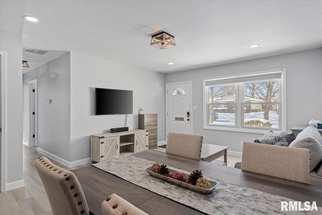 2612 ARLINGTON Drive, Springfield, IL 62704