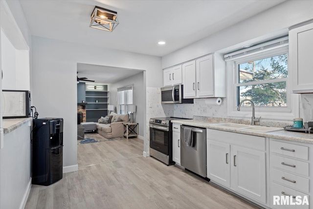 2612 ARLINGTON Drive, Springfield, IL 62704