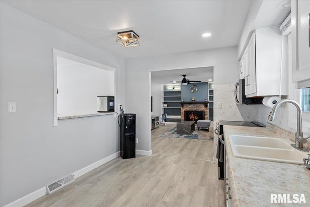 2612 ARLINGTON Drive, Springfield, IL 62704