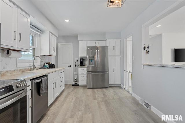 2612 ARLINGTON Drive, Springfield, IL 62704