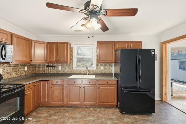 3406 Schooler Ln, Louisville, KY 40272