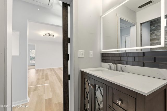 3406 Schooler Ln, Louisville, KY 40272