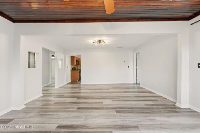 3406 Schooler Ln, Louisville, KY 40272