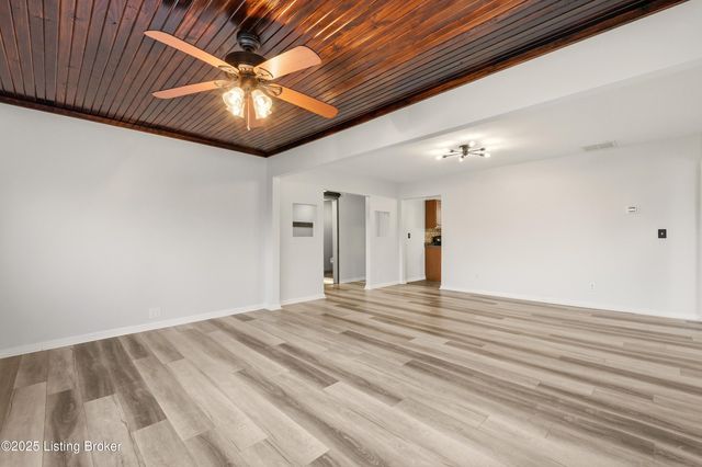 3406 Schooler Ln, Louisville, KY 40272