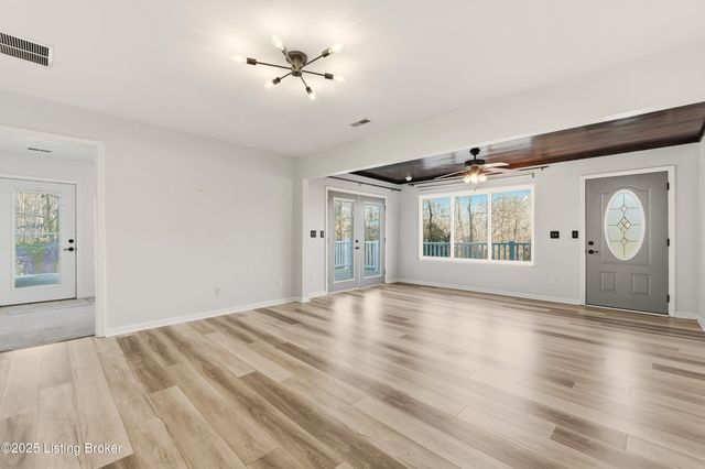 3406 Schooler Ln, Louisville, KY 40272