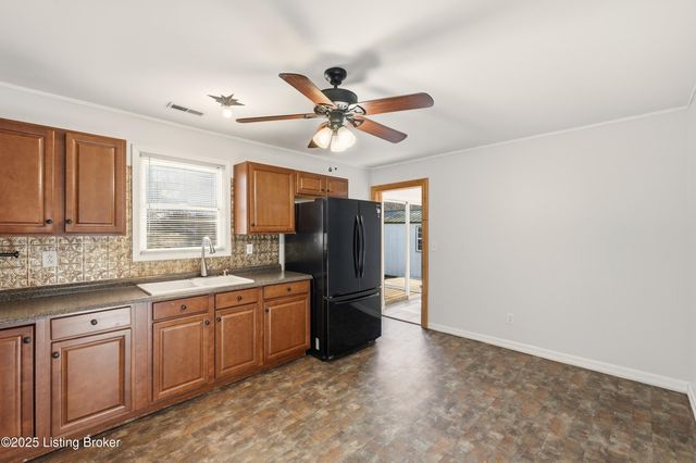 3406 Schooler Ln, Louisville, KY 40272