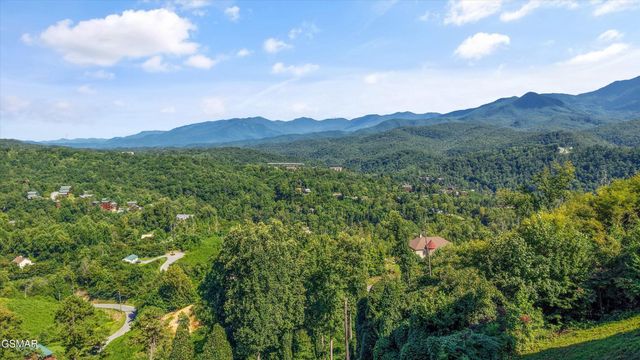 616 Kings Way, Gatlinburg, TN 37738