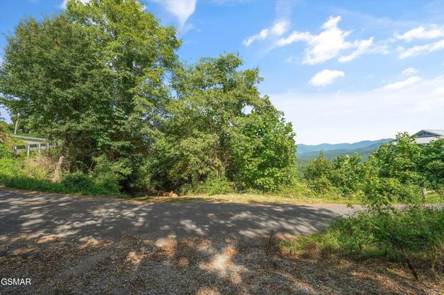 616 Kings Way, Gatlinburg, TN 37738