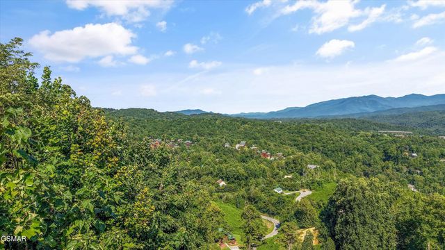 616 Kings Way, Gatlinburg, TN 37738