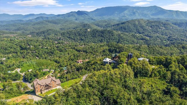 616 Kings Way, Gatlinburg, TN 37738