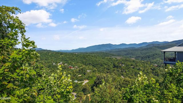 616 Kings Way, Gatlinburg, TN 37738