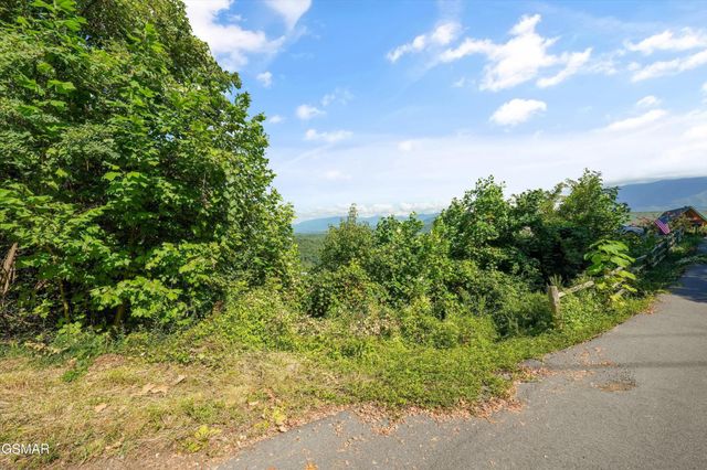 616 Kings Way, Gatlinburg, TN 37738