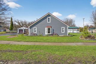 99 E Elmwood Street, Leonard, MI 48367