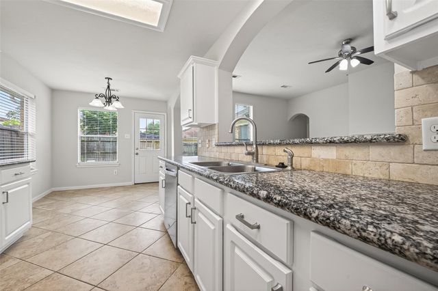 4915 Lochman Lane, Pearland, TX 77584