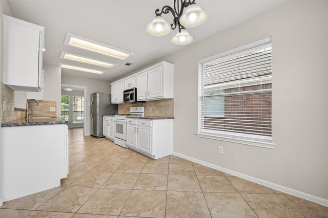 4915 Lochman Lane, Pearland, TX 77584