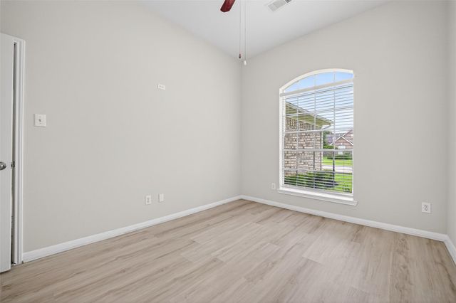 4915 Lochman Lane, Pearland, TX 77584