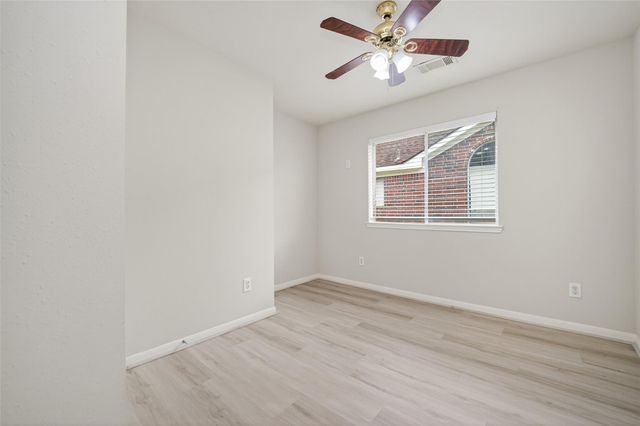 4915 Lochman Lane, Pearland, TX 77584