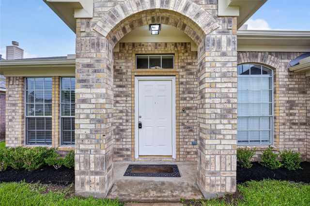 4915 Lochman Lane, Pearland, TX 77584