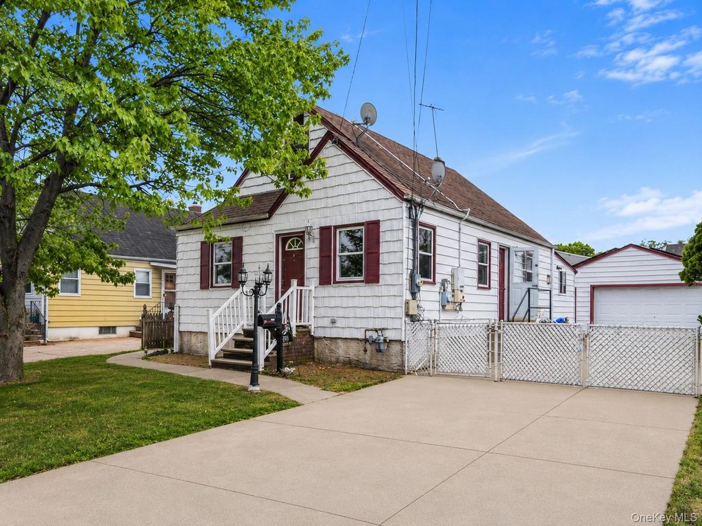 98 Lincoln Street, Elmont, NY 11003
