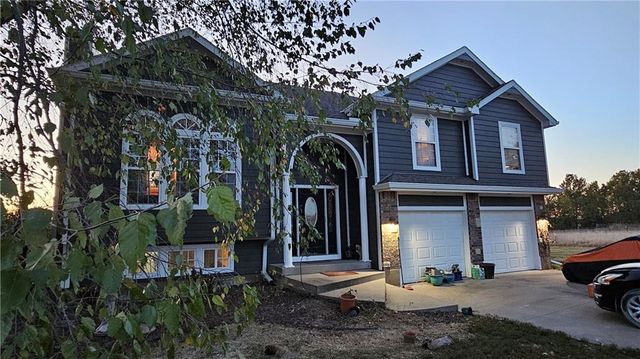 28918 Hala Lane, Harrisonville, MO 64701