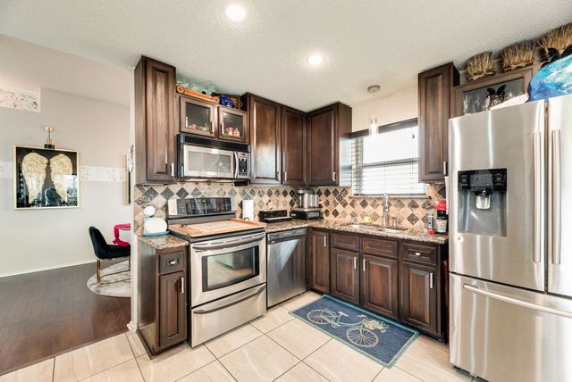 808 Chancellorsville Parkway, Grand Prairie, TX 75052