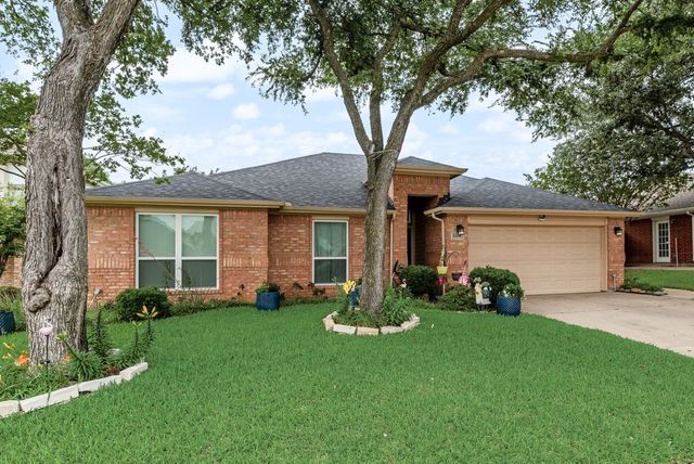 808 Chancellorsville Parkway, Grand Prairie, TX 75052