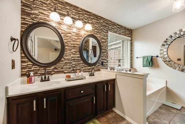 808 Chancellorsville Parkway, Grand Prairie, TX 75052