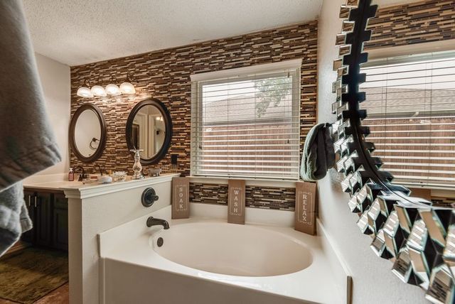 808 Chancellorsville Parkway, Grand Prairie, TX 75052