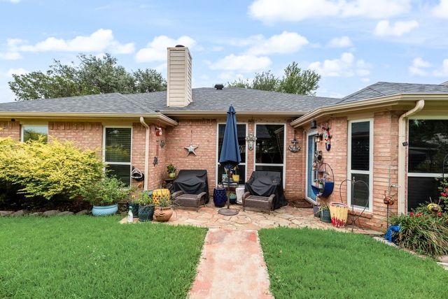 808 Chancellorsville Parkway, Grand Prairie, TX 75052