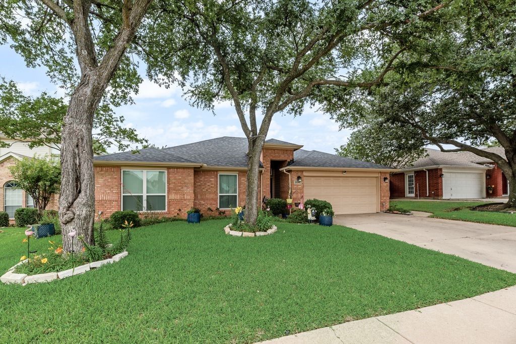 808 Chancellorsville Parkway, Grand Prairie, TX 75052
