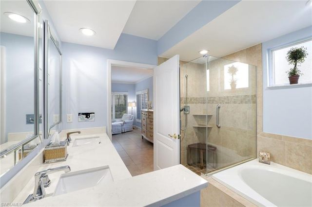 5801 Glencove DR 503, Naples, FL 34108