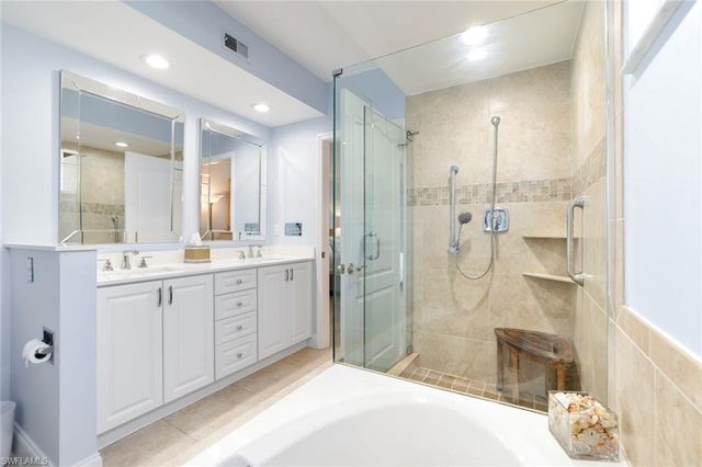 5801 Glencove DR 503, Naples, FL 34108