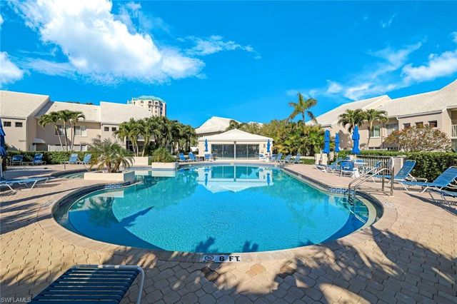 5801 Glencove DR 503, Naples, FL 34108