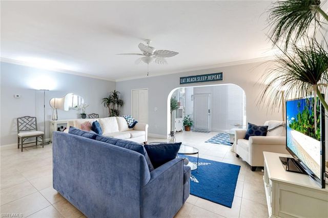 5801 Glencove DR 503, Naples, FL 34108