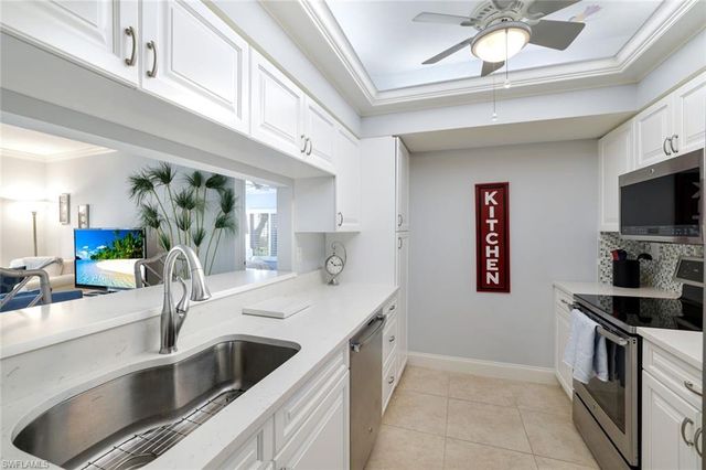 5801 Glencove DR 503, Naples, FL 34108