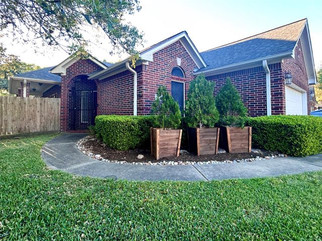 1914 Emerald Court, Houston, TX 77094