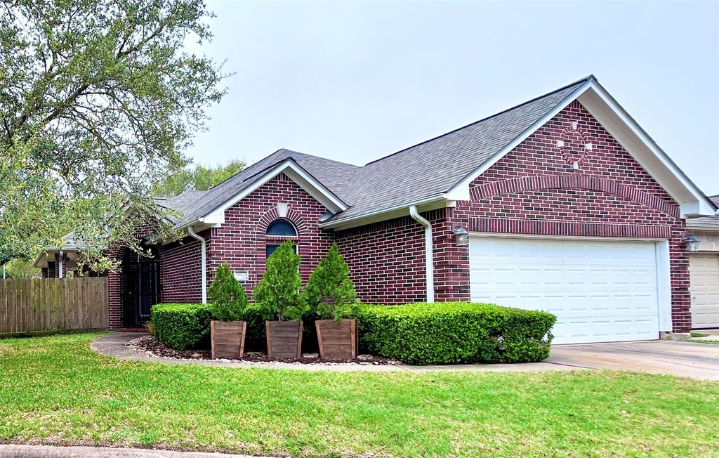 1914 Emerald Court, Houston, TX 77094