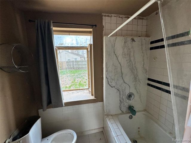 235 Woodbine Drive, Milford, MI 48380