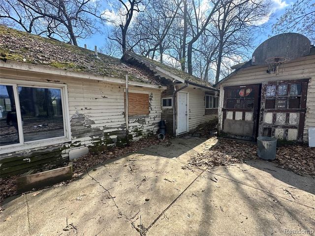 235 Woodbine Drive, Milford, MI 48380