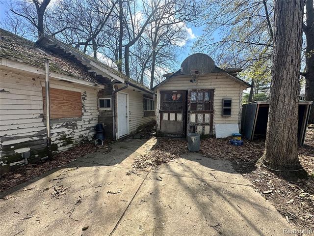 235 Woodbine Drive, Milford, MI 48380