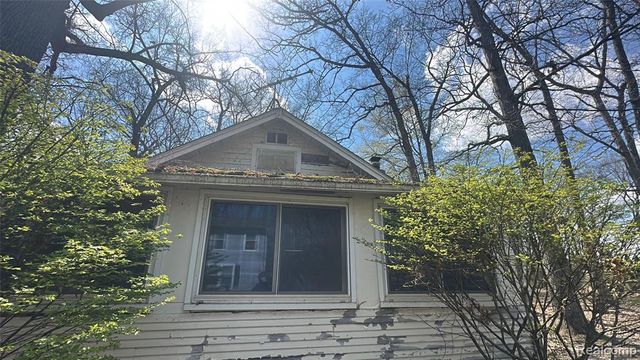 235 Woodbine Drive, Milford, MI 48380