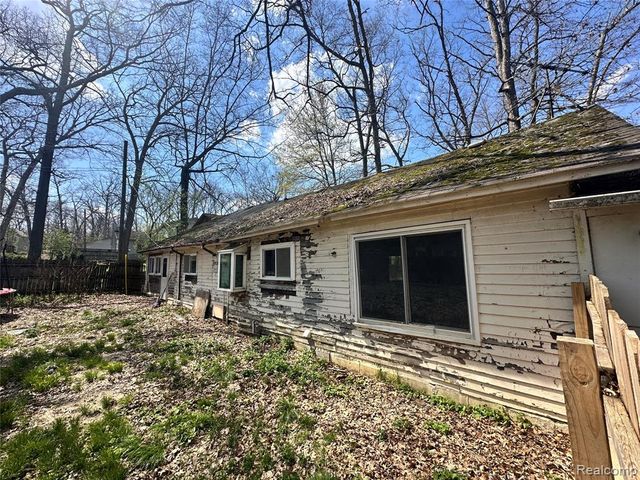 235 Woodbine Drive, Milford, MI 48380