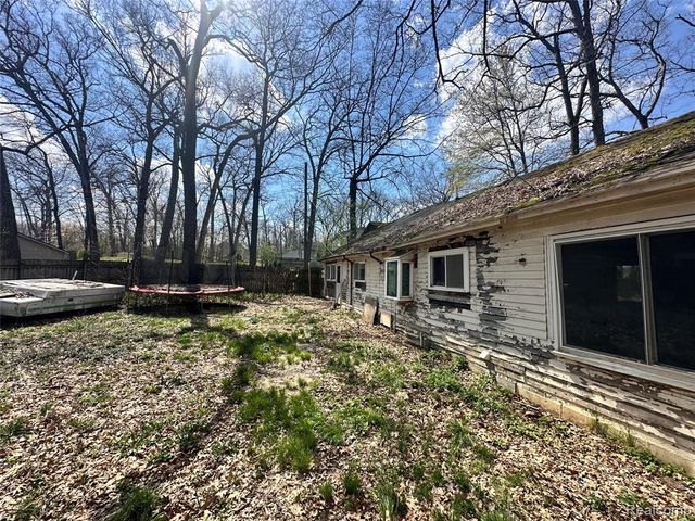 235 Woodbine Drive, Milford, MI 48380