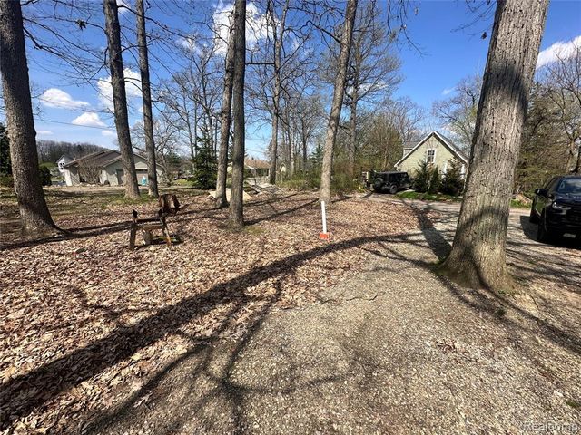 235 Woodbine Drive, Milford, MI 48380
