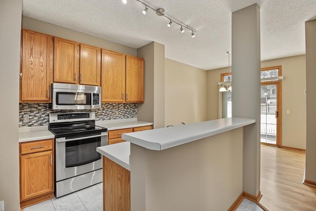 2802 Mallard Drive, Woodbury, MN 55125