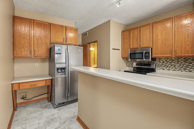 2802 Mallard Drive, Woodbury, MN 55125