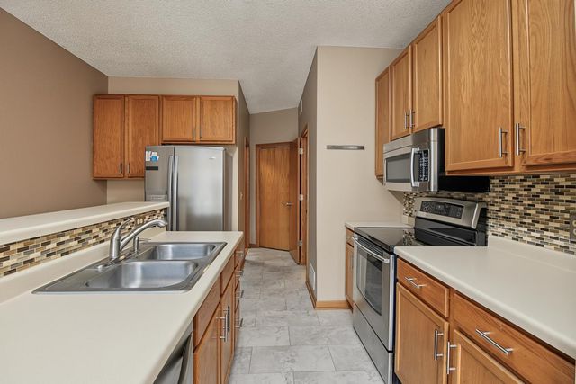 2802 Mallard Drive, Woodbury, MN 55125